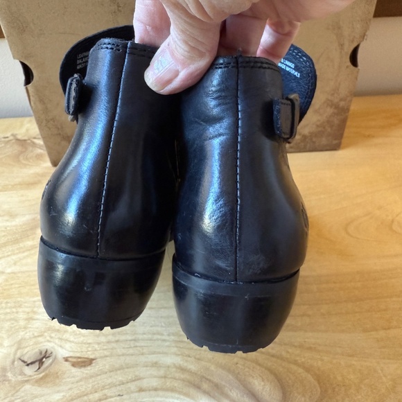 BORN JEM LEATHER ANKLE BOOTS BOOTIES BUCKLE DETAIL SIDE ZIP NIB BLACK 7.5 - Picture 9 of 12